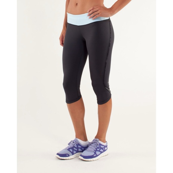 Lululemon Run: Fast and Free Crop deep coal/mini squiggle emboss caspian blue 6 - Picture 7 of 11